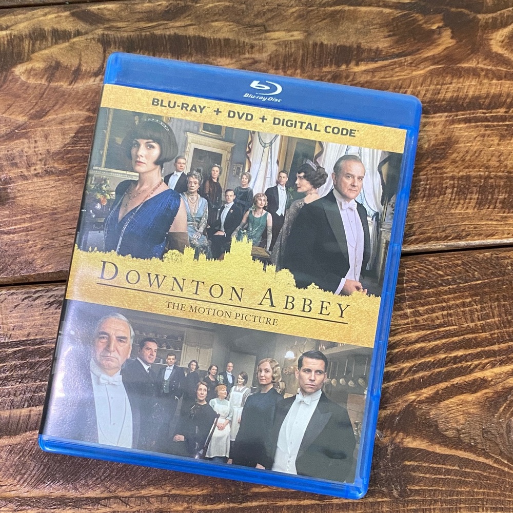 Downton Abbey Blu-ray + DVD + Digital Code